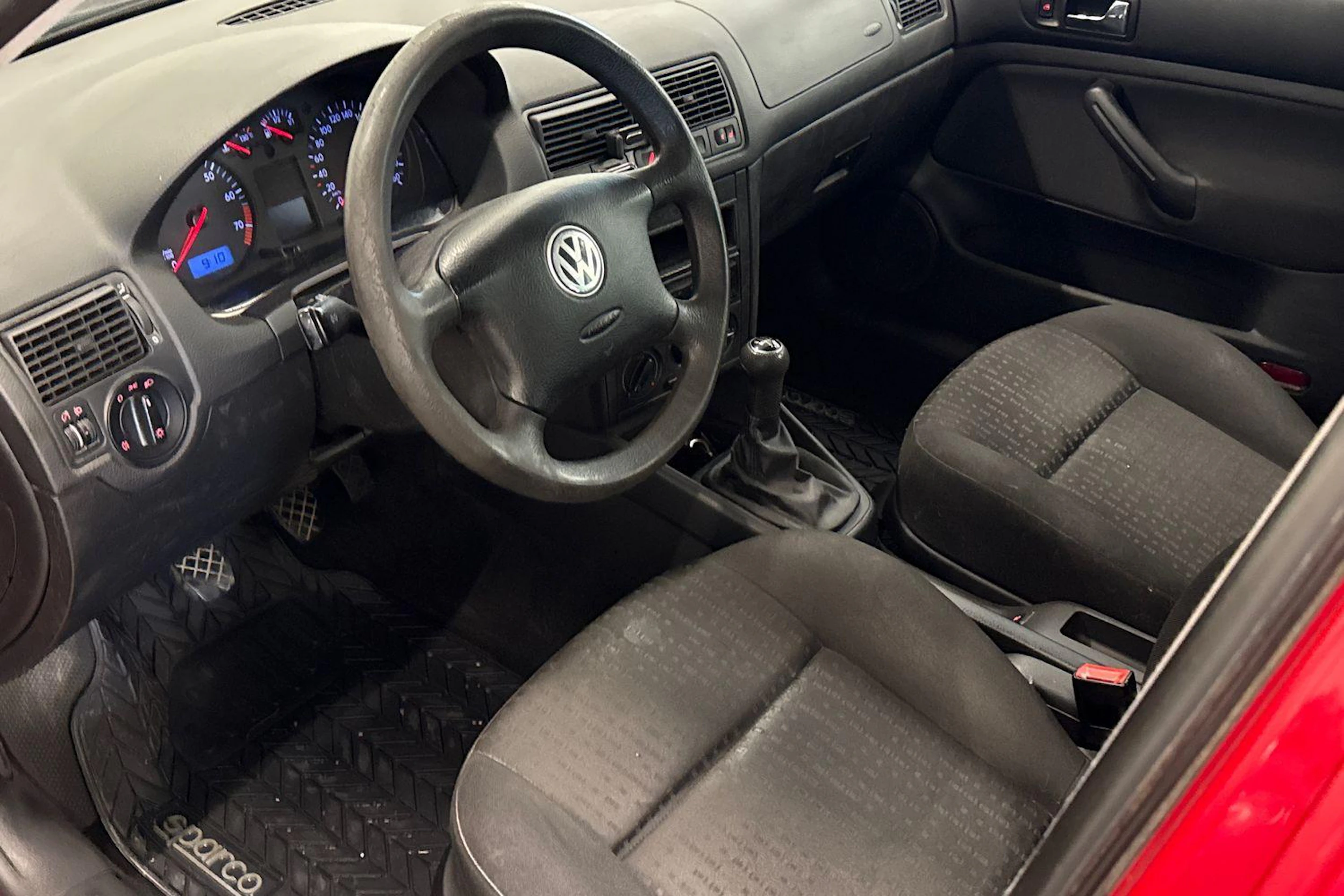 punainen Volkswagen Golf 2003 kuva 8.