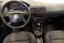 punainen Volkswagen Golf 2003 kuva 9.