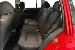 punainen Volkswagen Golf 2003 kuva 11.