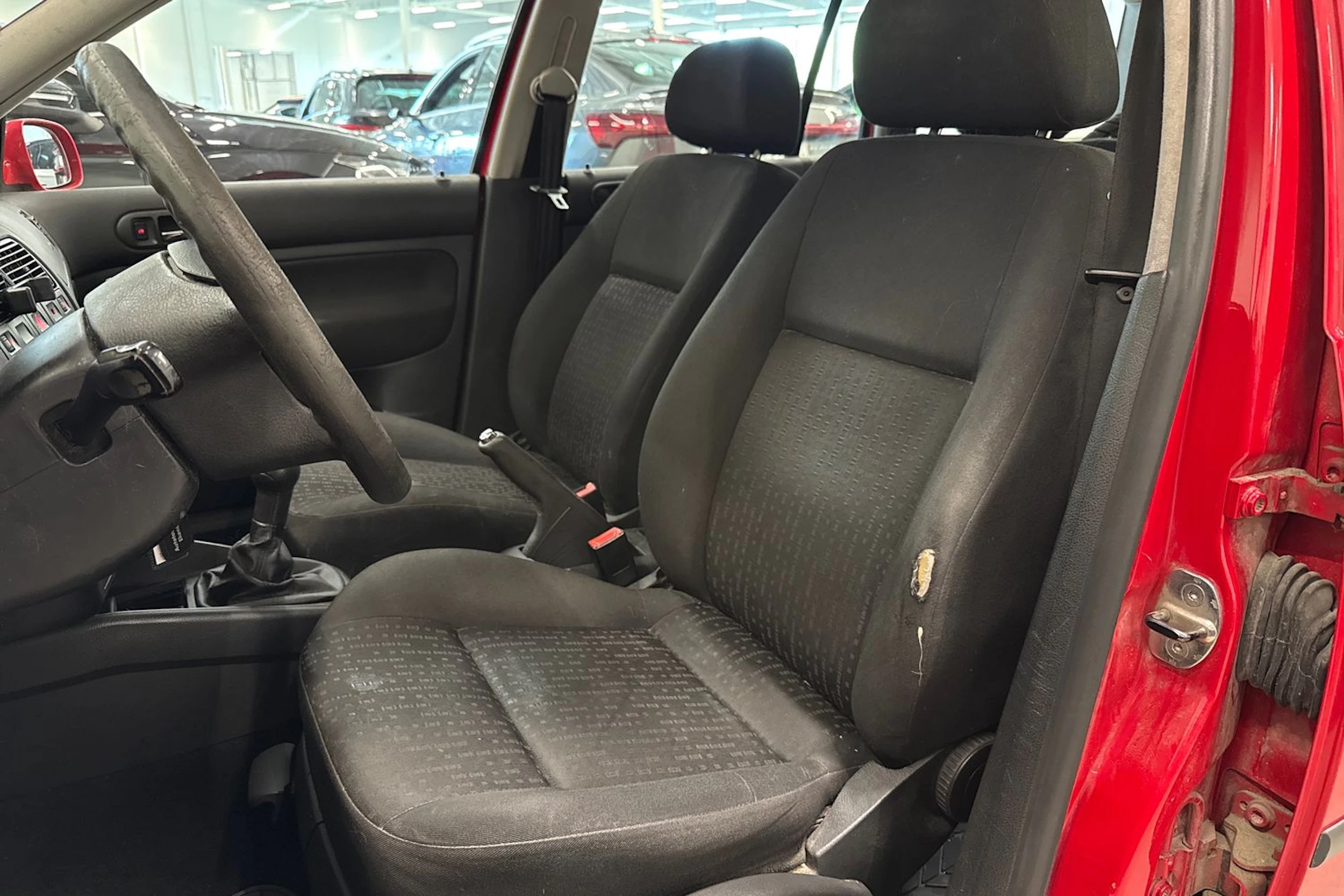 punainen Volkswagen Golf 2003 kuva 15.