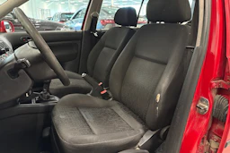 punainen Volkswagen Golf 2003 kuva 15.