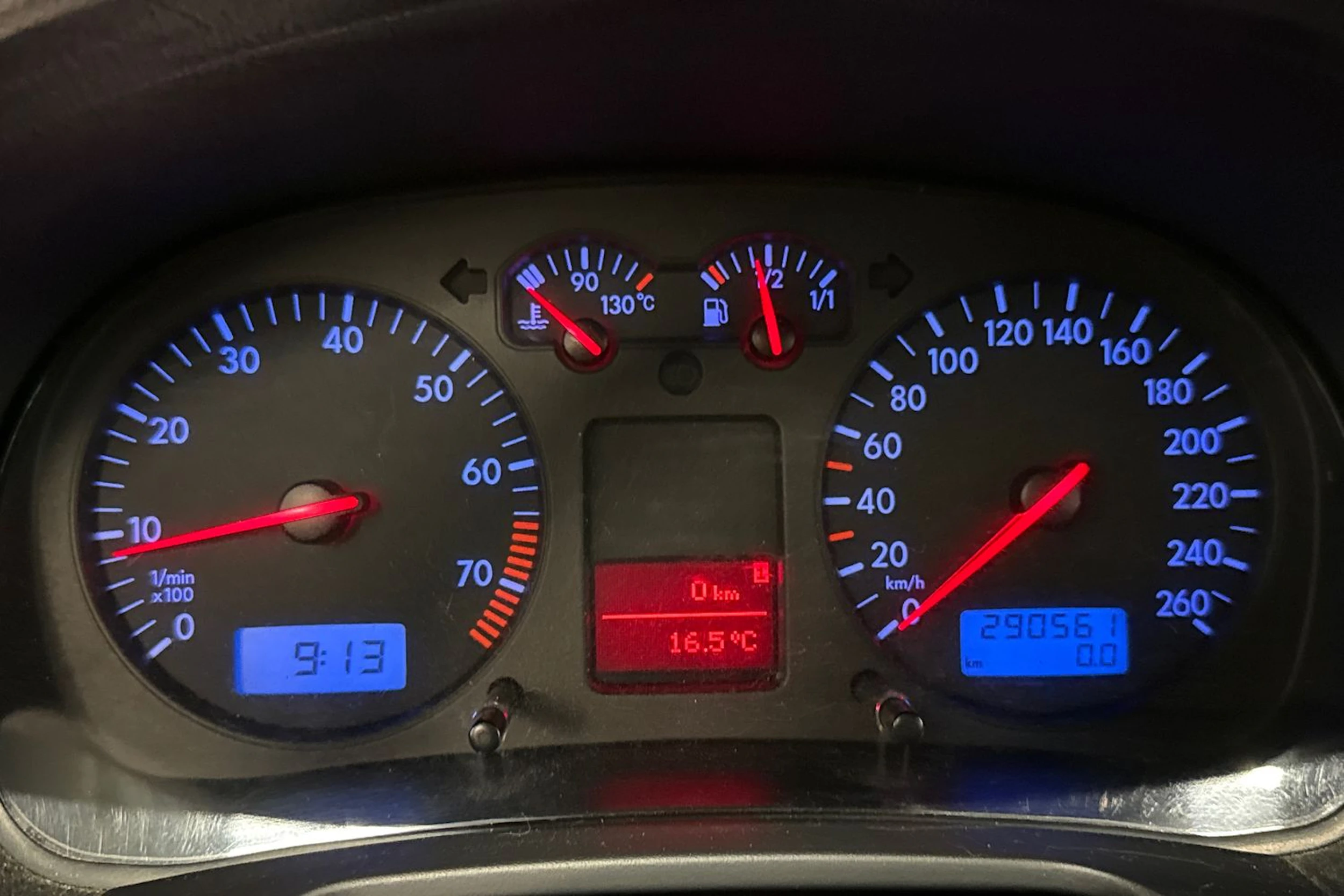 punainen Volkswagen Golf 2003 kuva 16.