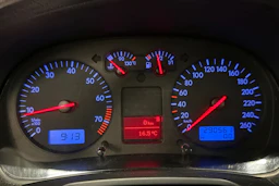 punainen Volkswagen Golf 2003 kuva 16.