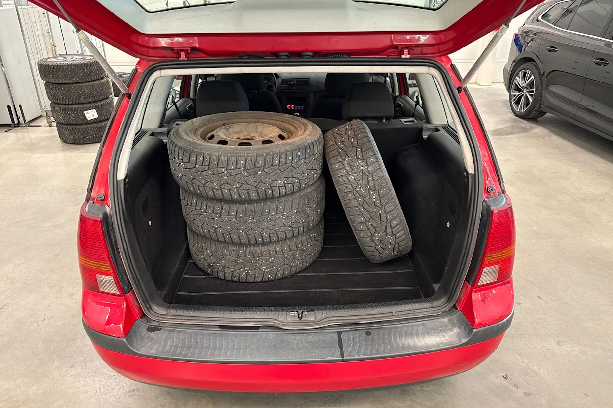 punainen Volkswagen Golf 2003 kuva 20.