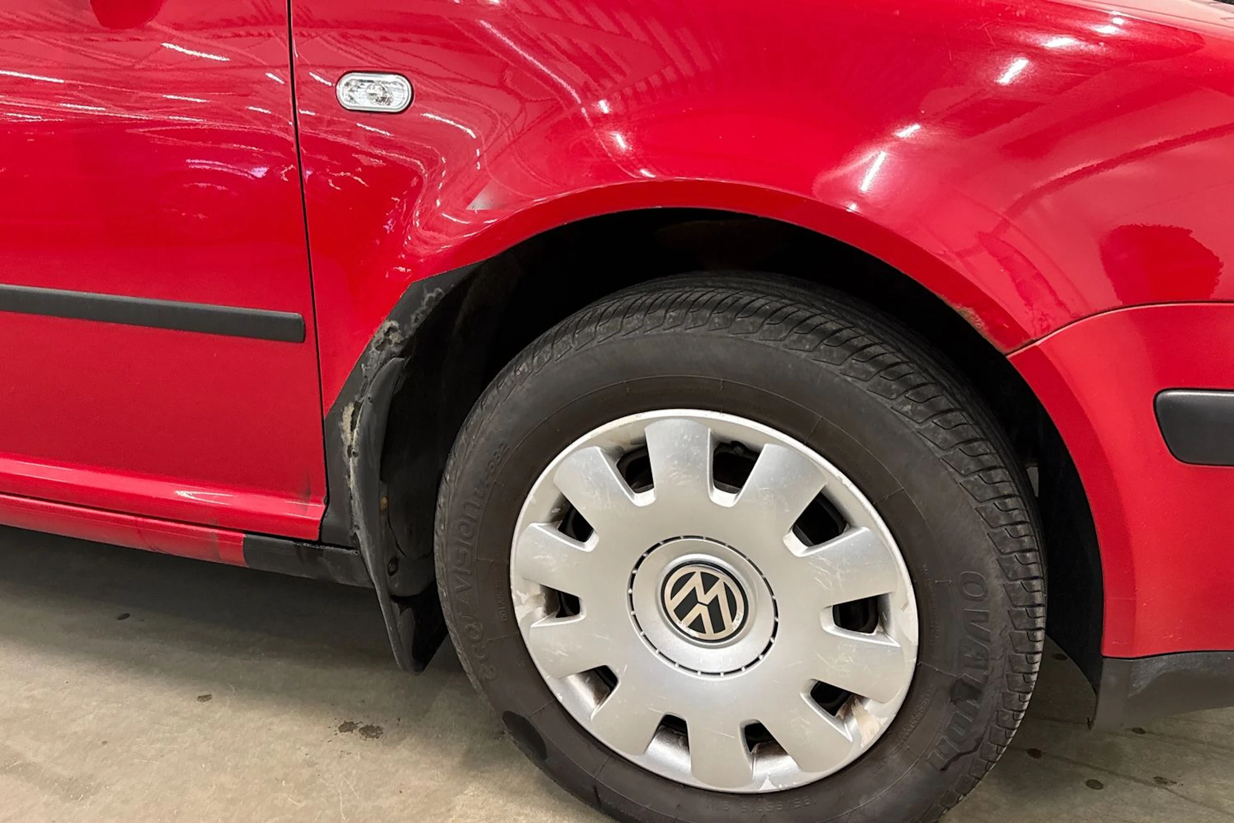 punainen Volkswagen Golf 2003 kuva 28.
