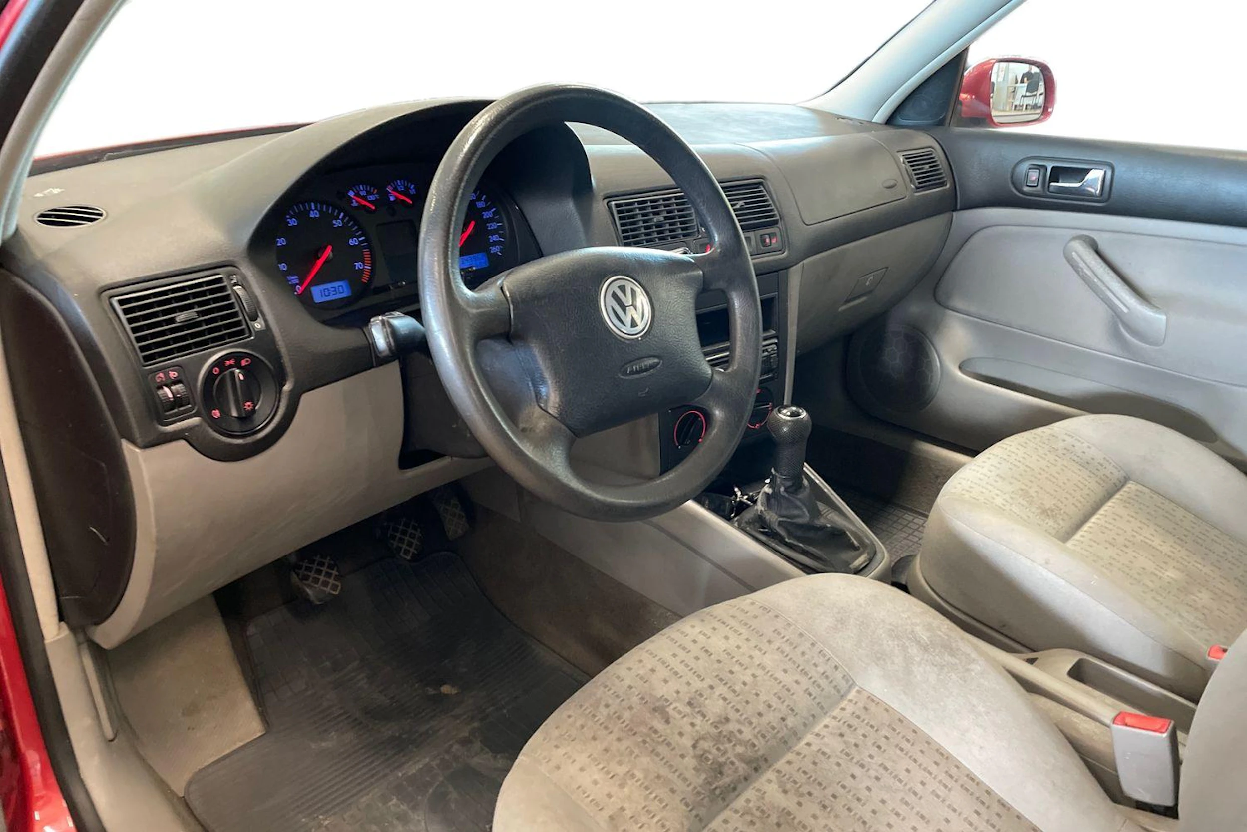 punainen Volkswagen Golf 2003 kuva 6.