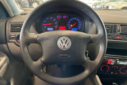 punainen Volkswagen Golf 2003 kuva 13.