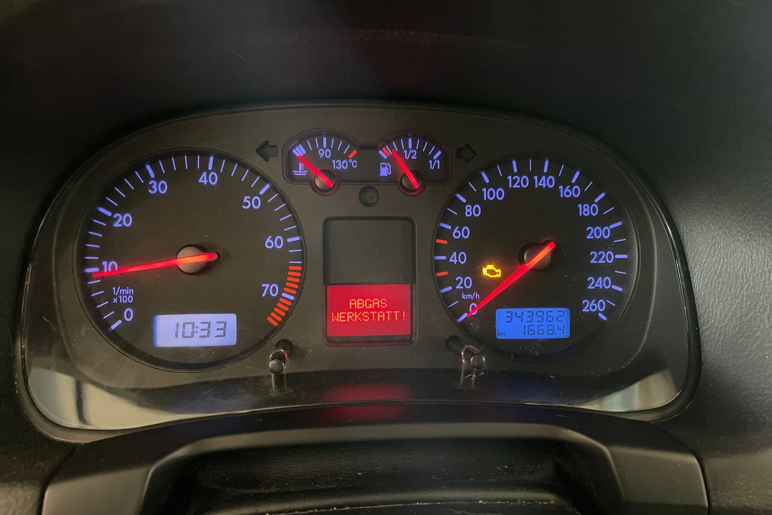 punainen Volkswagen Golf 2003 kuva 14.