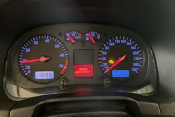 punainen Volkswagen Golf 2003 kuva 14.