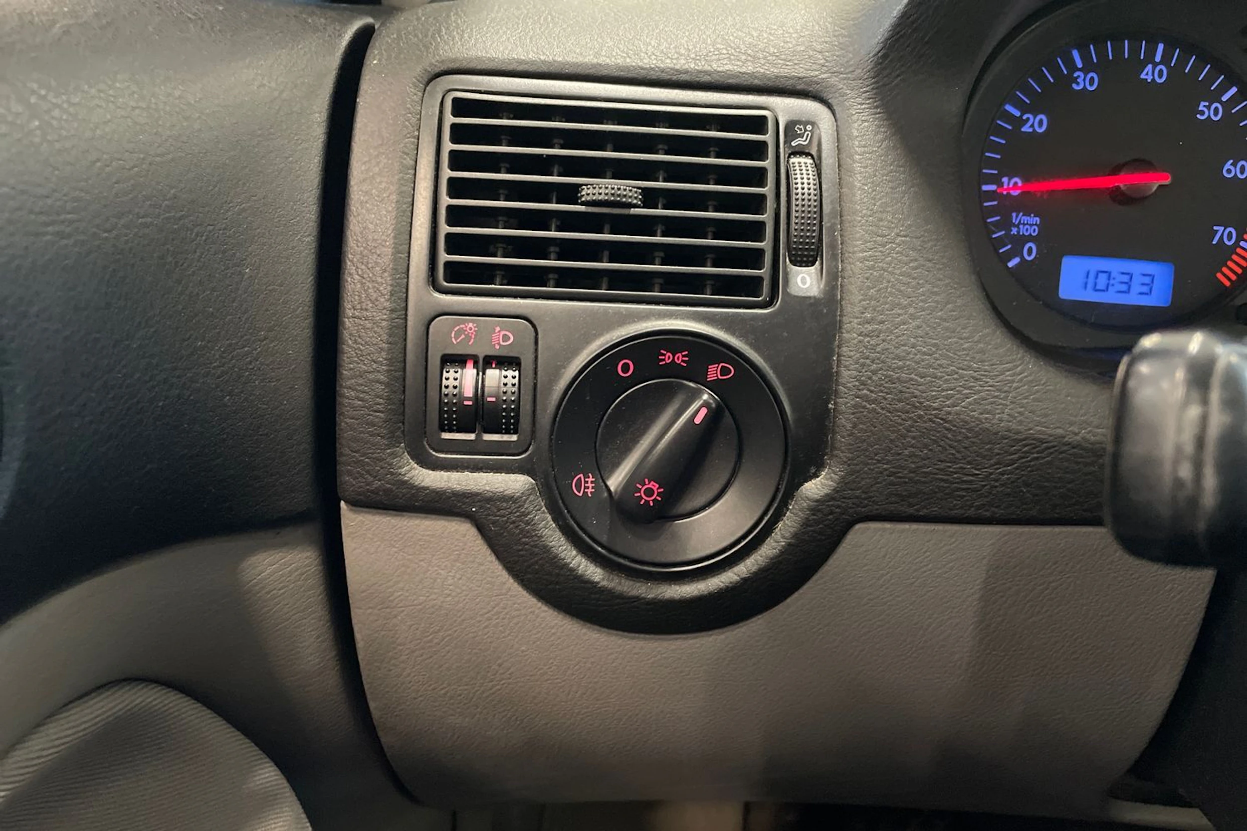 punainen Volkswagen Golf 2003 kuva 15.
