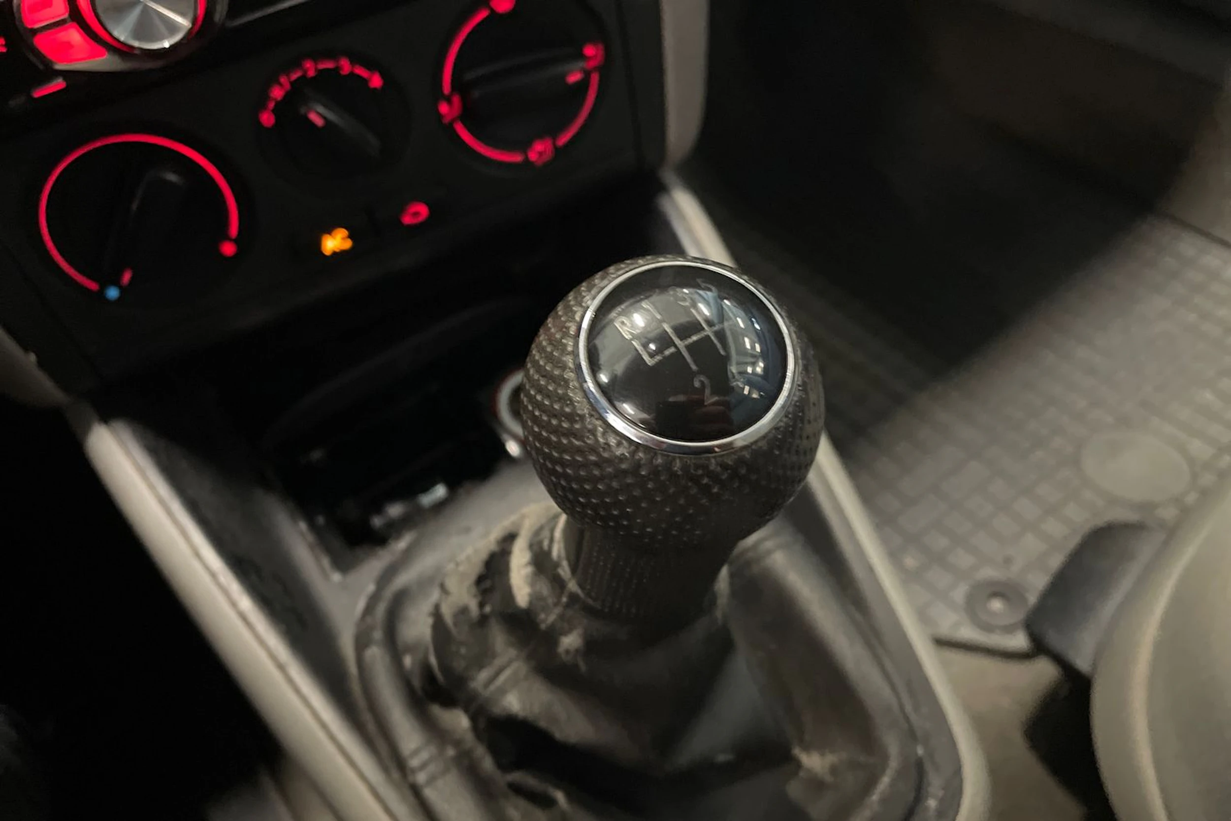 punainen Volkswagen Golf 2003 kuva 17.