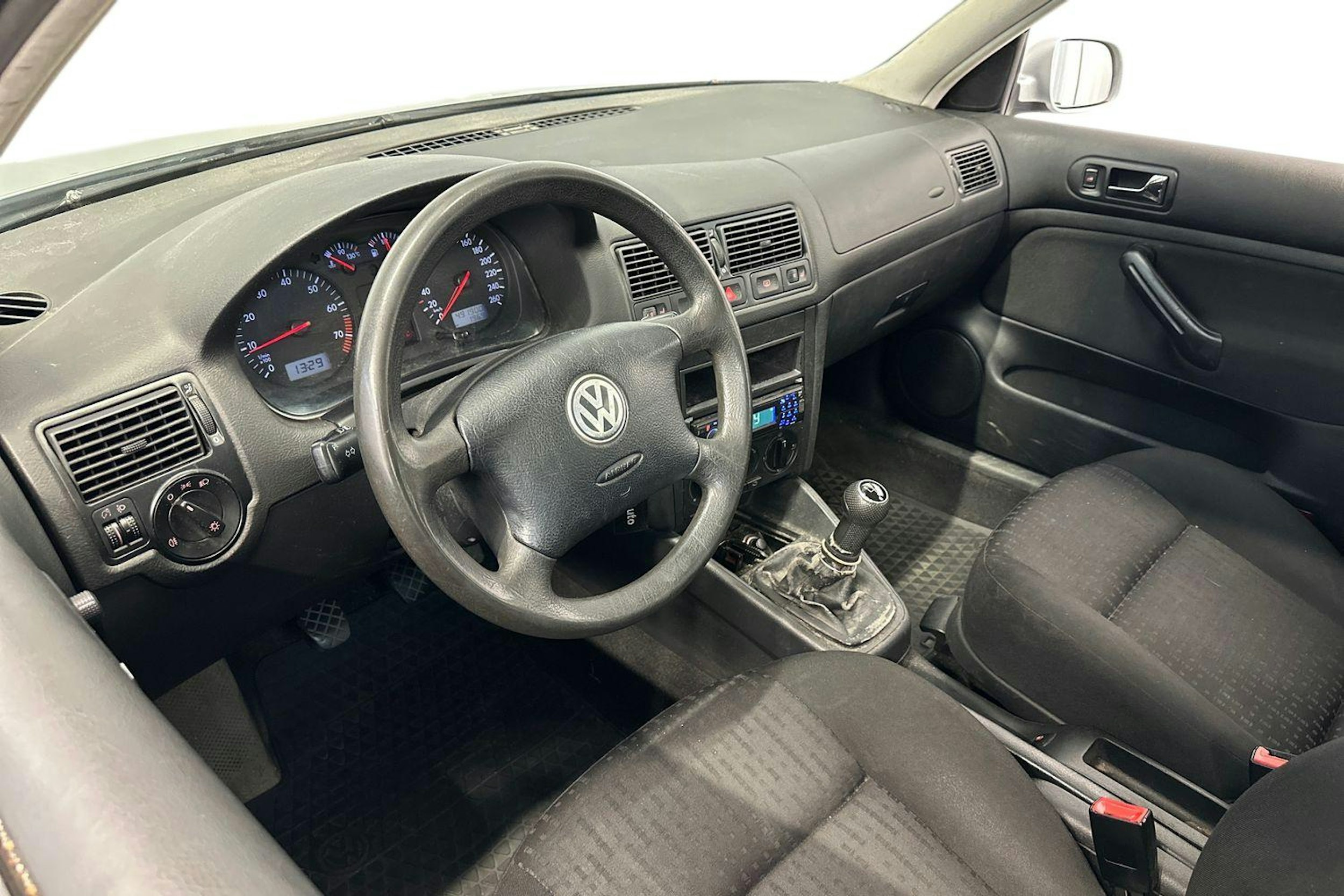 harmaa Volkswagen Golf 2003 kuva 6.