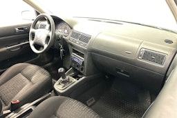 harmaa Volkswagen Golf 2003 kuva 7.