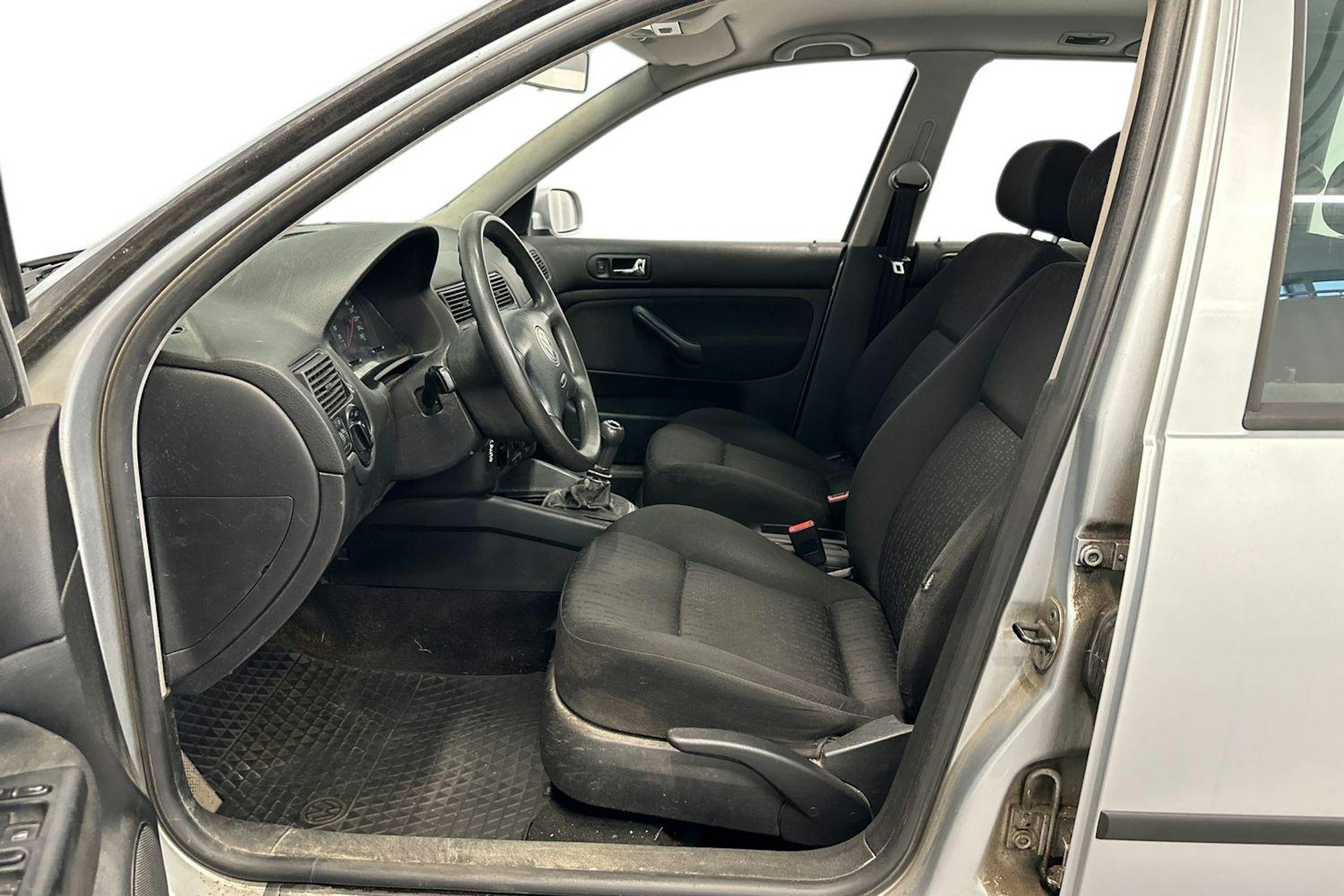 harmaa Volkswagen Golf 2003 kuva 9.