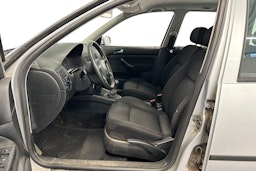 harmaa Volkswagen Golf 2003 kuva 9.