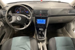 Sininen Volkswagen Golf 2004 kuva 9.