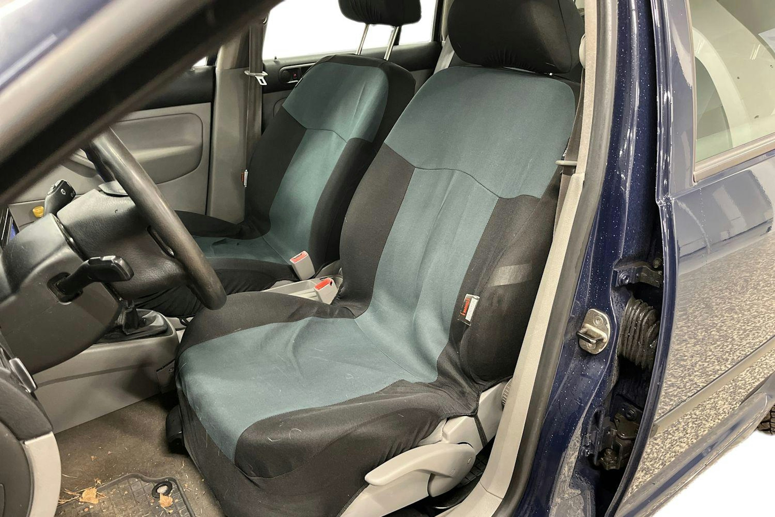 Sininen Volkswagen Golf 2004 kuva 11.