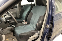 Sininen Volkswagen Golf 2004 kuva 11.