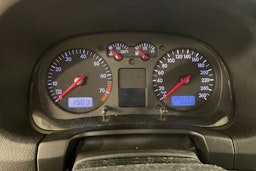 Sininen Volkswagen Golf 2004 kuva 13.