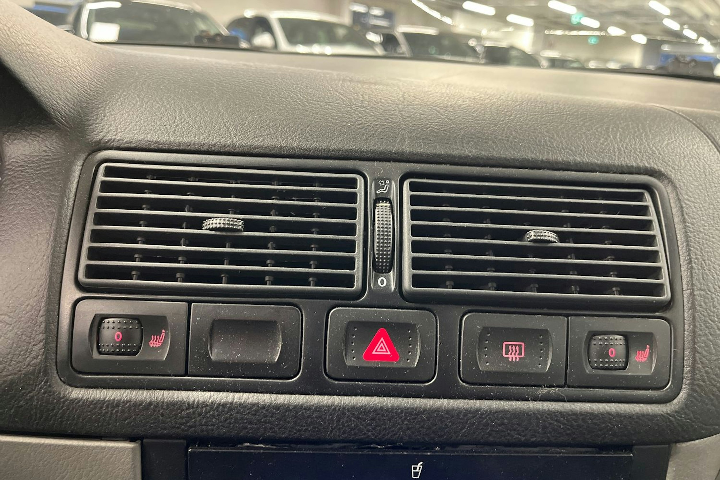 Sininen Volkswagen Golf 2004 kuva 16.