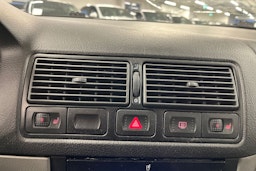 Sininen Volkswagen Golf 2004 kuva 16.