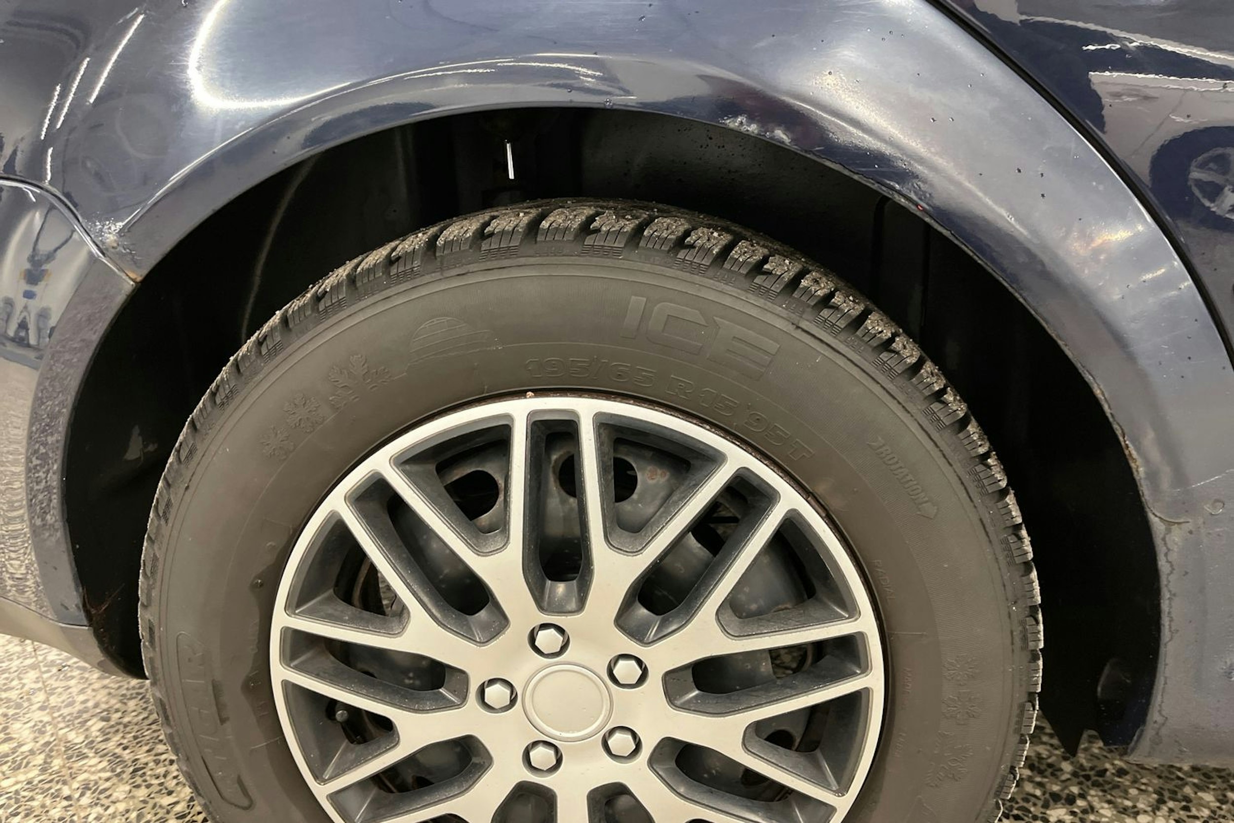 Sininen Volkswagen Golf 2004 kuva 21.