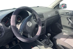 harmaa Volkswagen Golf 2004 kuva 6.