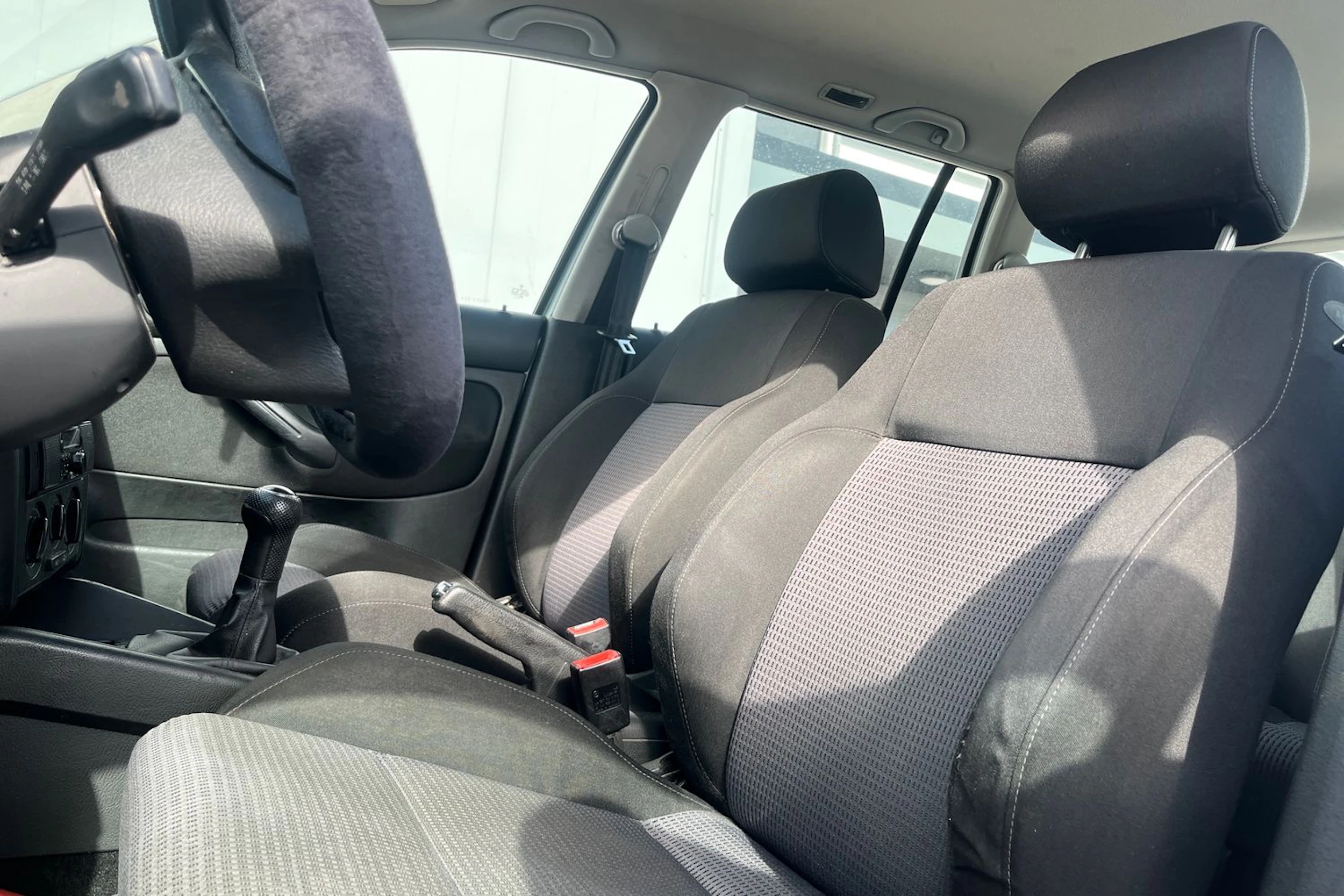 harmaa Volkswagen Golf 2004 kuva 13.