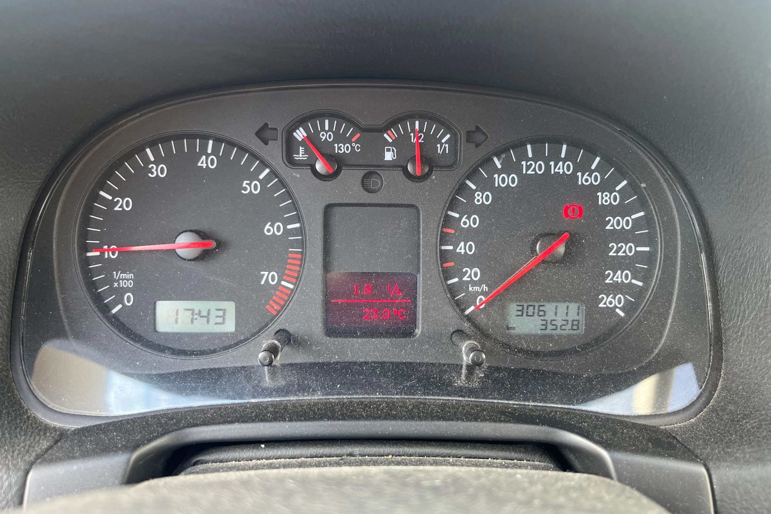 harmaa Volkswagen Golf 2004 kuva 16.