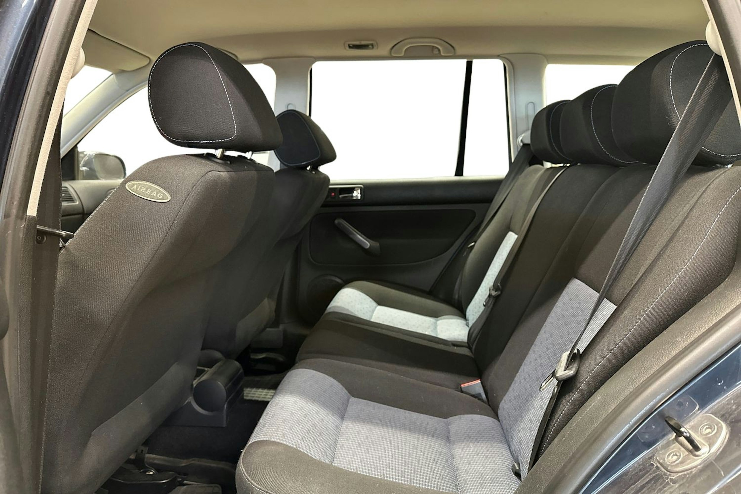 sininen Volkswagen Golf 2005 kuva 10.