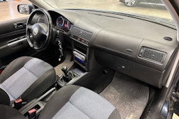 sininen Volkswagen Golf 2005 kuva 14.