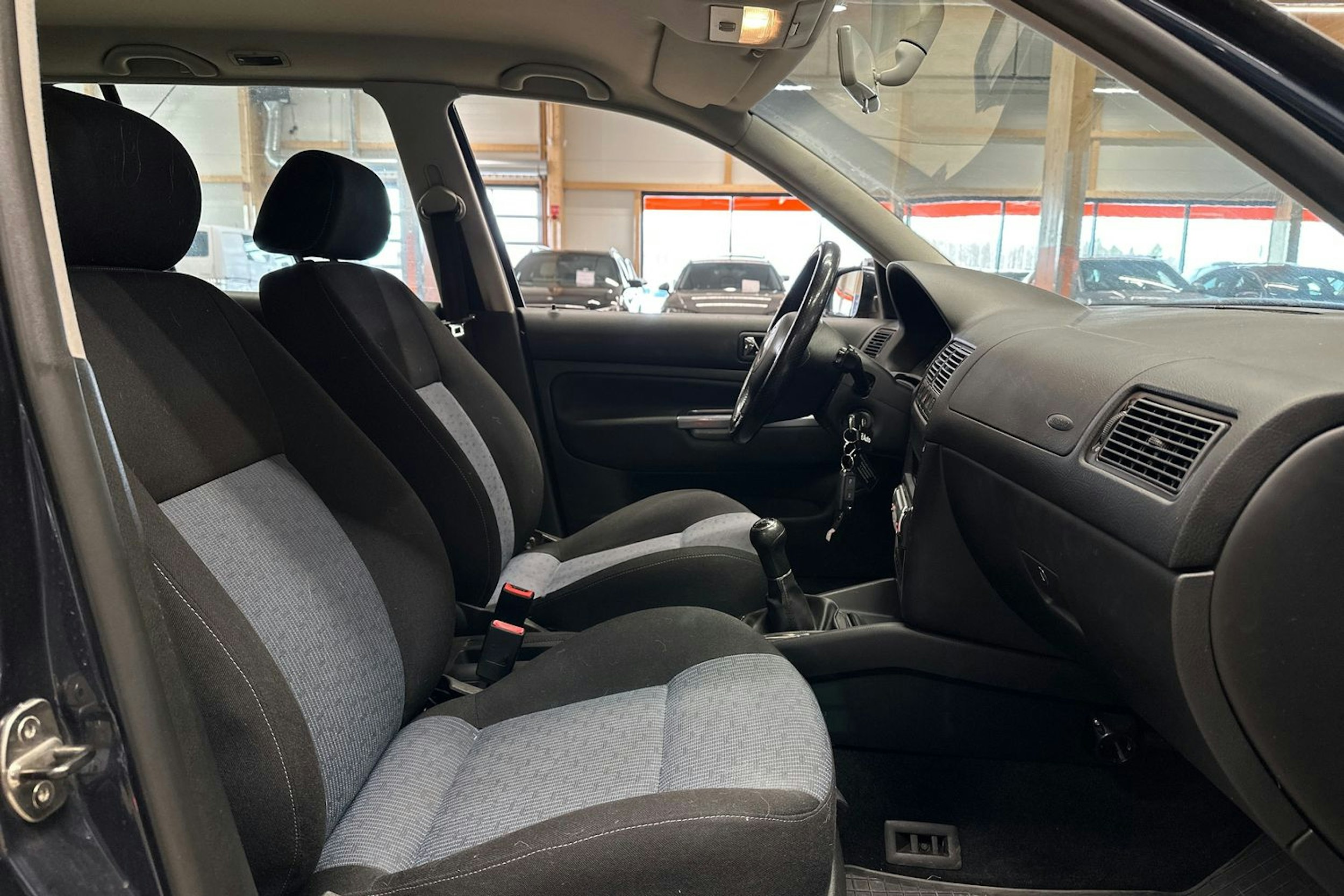 sininen Volkswagen Golf 2005 kuva 15.