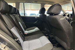 sininen Volkswagen Golf 2005 kuva 16.