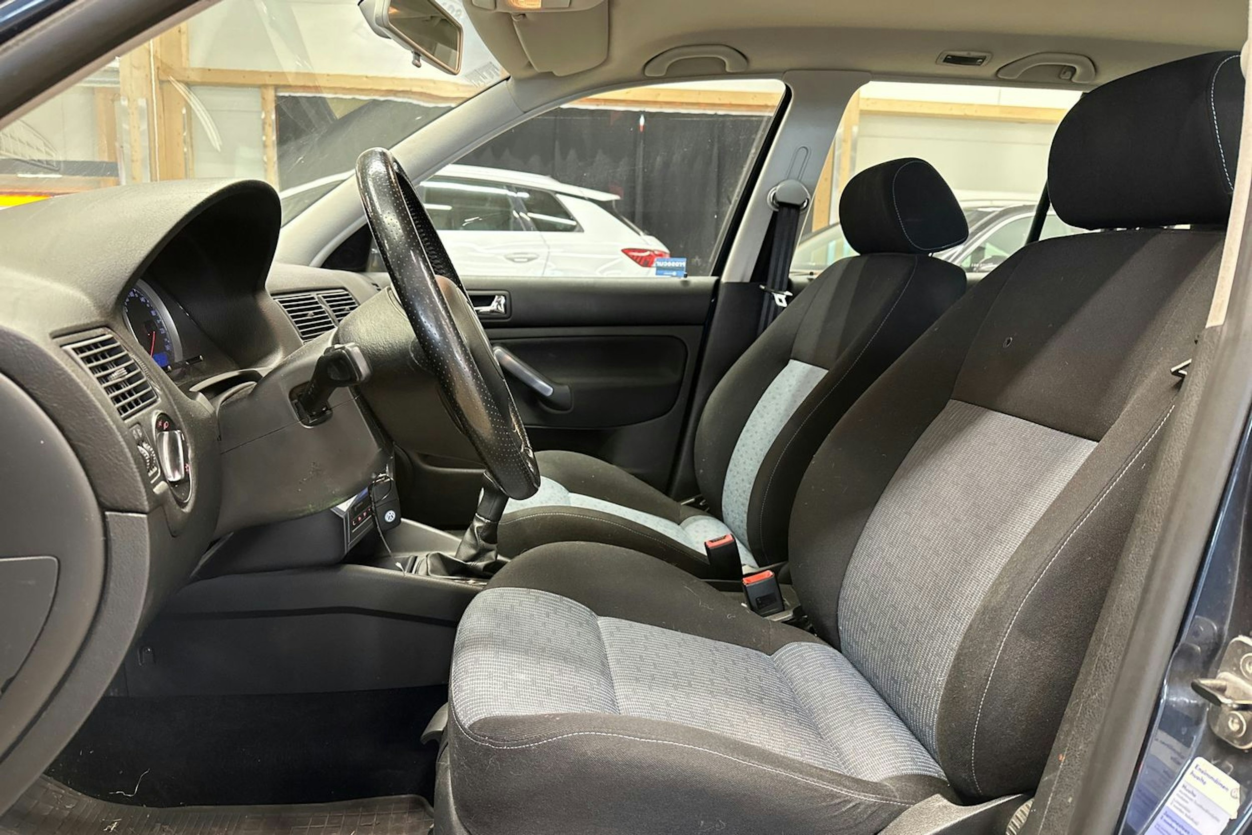 sininen Volkswagen Golf 2005 kuva 17.
