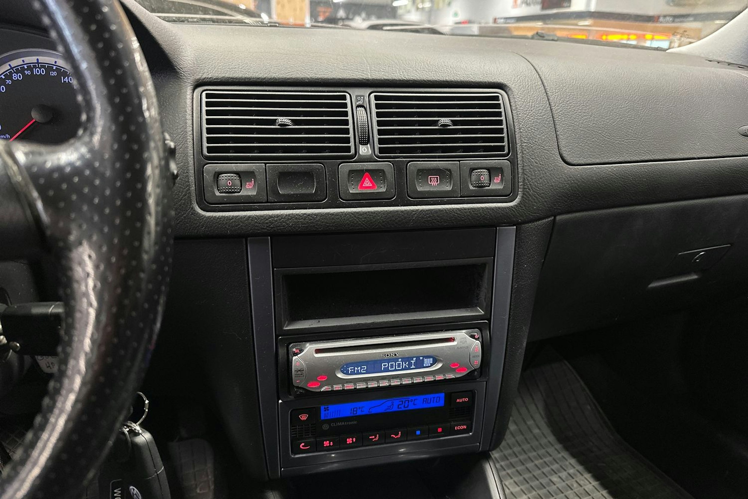 sininen Volkswagen Golf 2005 kuva 18.