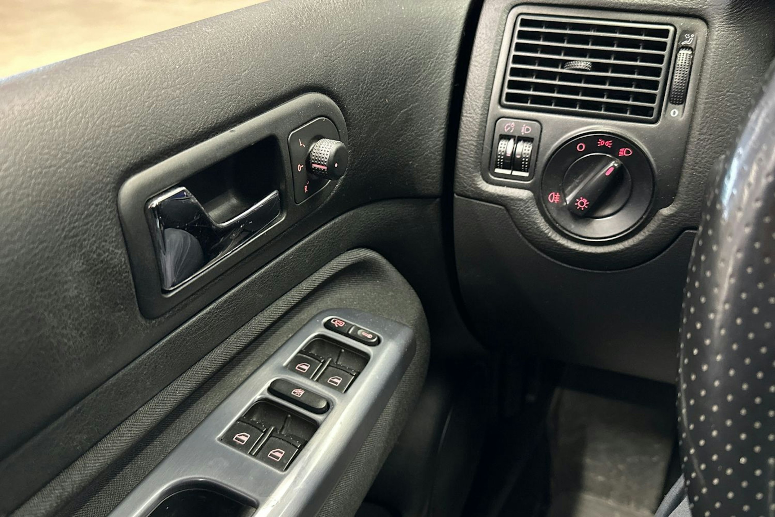 sininen Volkswagen Golf 2005 kuva 21.
