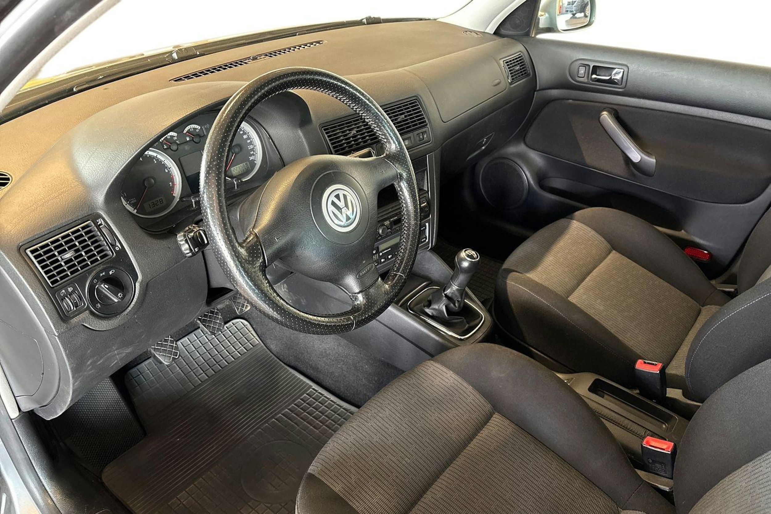 Harmaa Volkswagen Golf 2006 kuva 7.