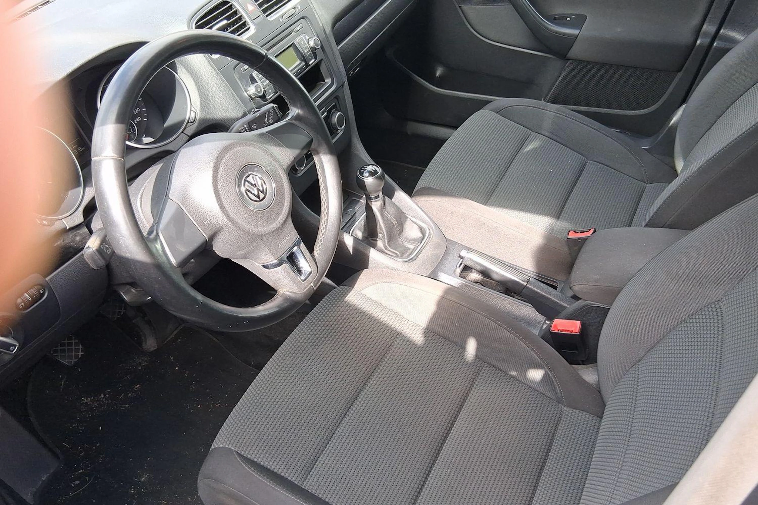Ruskea (beige) Volkswagen Golf 2011 kuva 3.