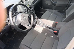 Ruskea (beige) Volkswagen Golf 2011 kuva 3.
