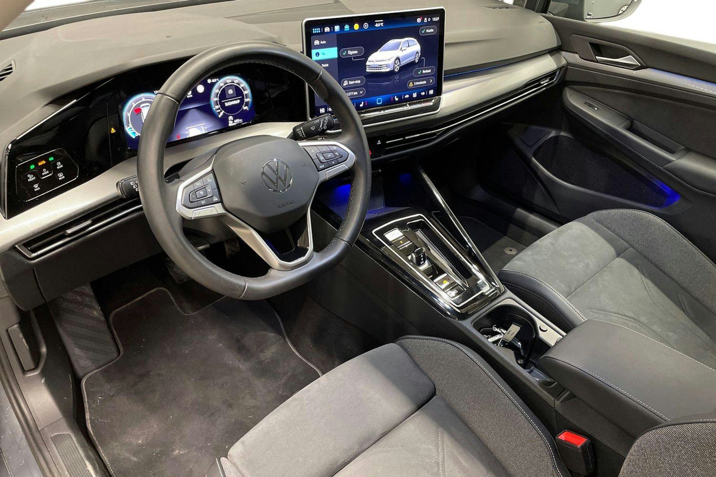 harmaa Volkswagen Golf 2025 kuva 7.