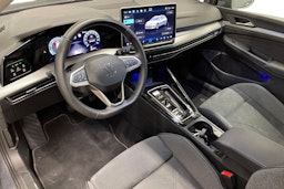 harmaa Volkswagen Golf 2025 kuva 7.