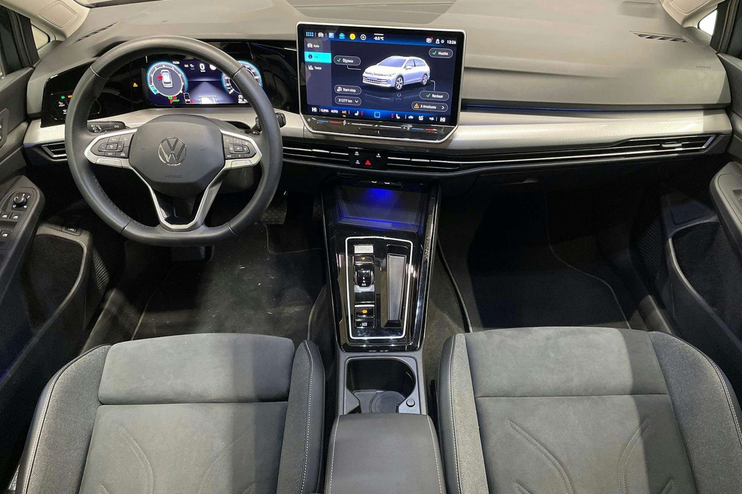 harmaa Volkswagen Golf 2025 kuva 9.