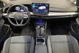 harmaa Volkswagen Golf 2025 kuva 9.