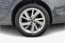 harmaa Volkswagen Golf 2025 kuva 11.