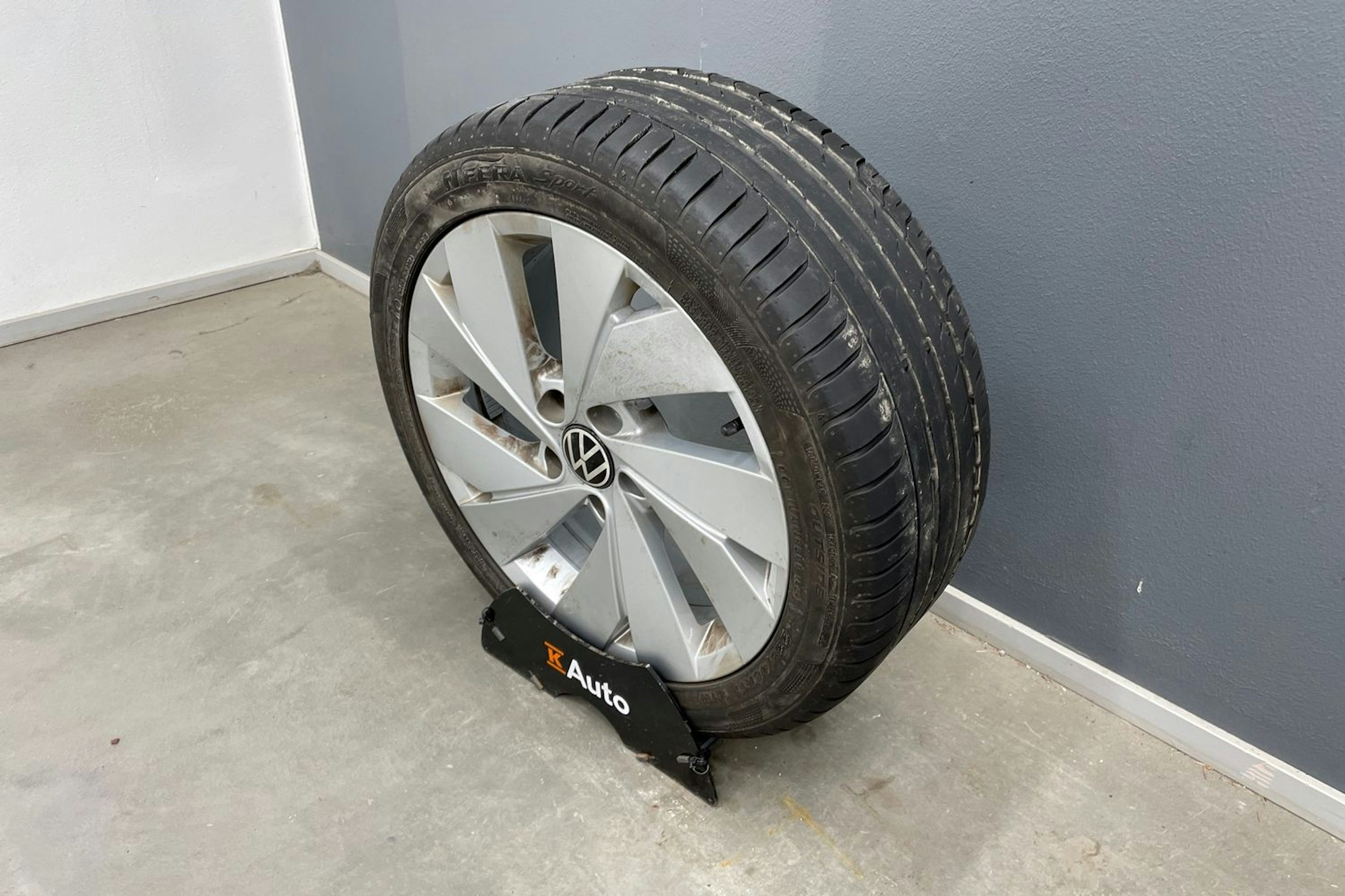 harmaa Volkswagen Golf 2025 kuva 14.