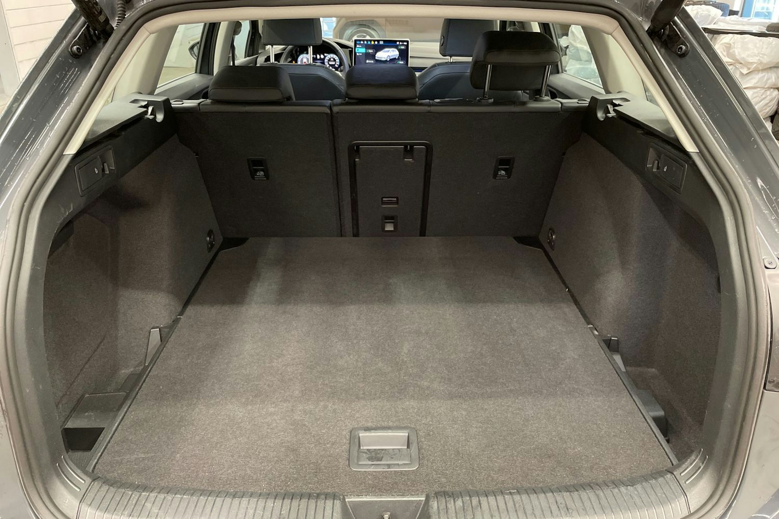 harmaa Volkswagen Golf 2025 kuva 15.