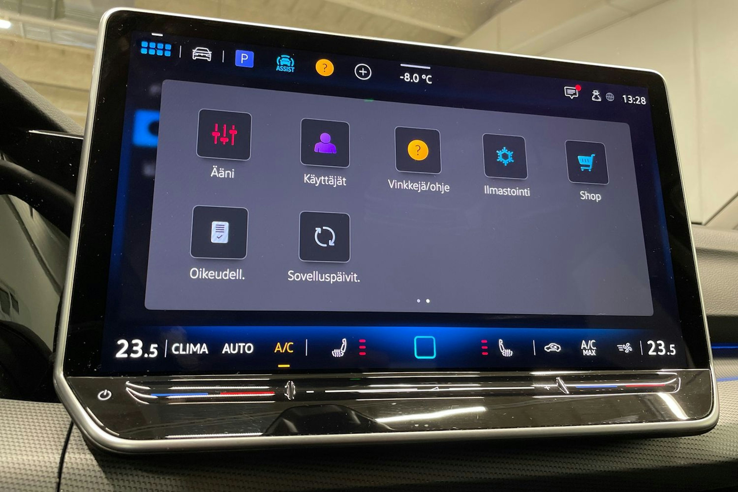 harmaa Volkswagen Golf 2025 kuva 18.