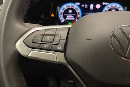 harmaa Volkswagen Golf 2025 kuva 24.