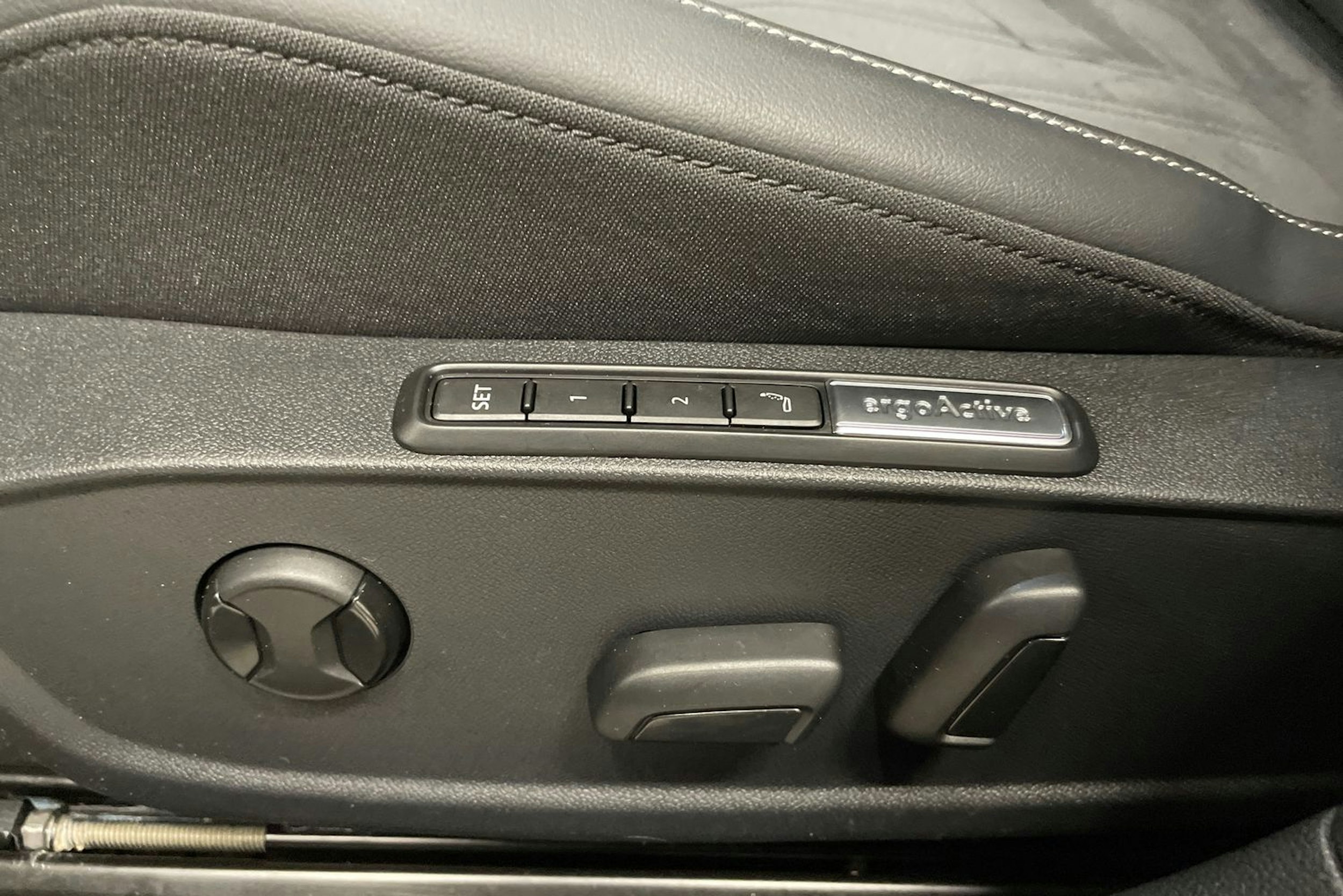 harmaa Volkswagen Golf 2025 kuva 27.