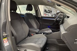 harmaa Volkswagen Golf 2025 kuva 29.